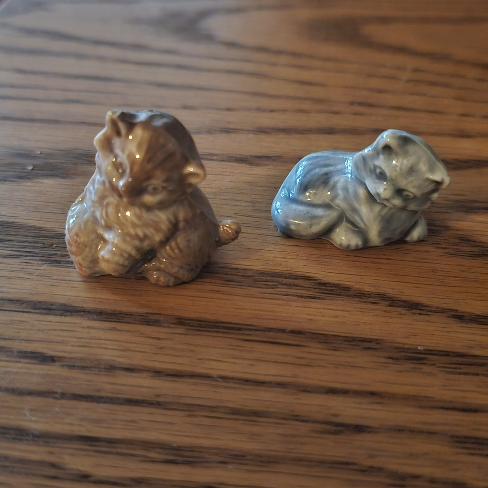 Ceramic Small Pet Figurines - Brown and Gray Wade